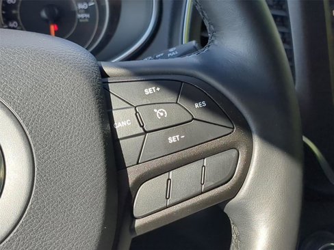 Used 2019 Jeep Cherokee Trailhawk w/ Cold Weather Group image 18