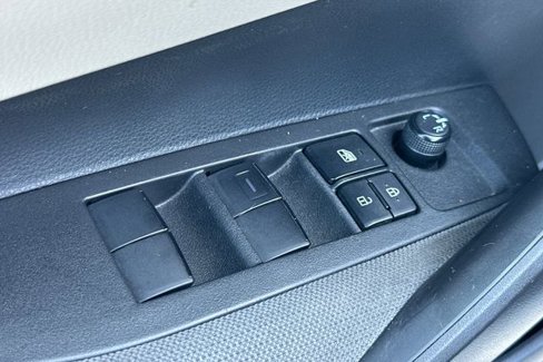 Used 2022 Toyota Corolla LE image 15