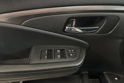 Used 2017 Honda Pilot LX image 11