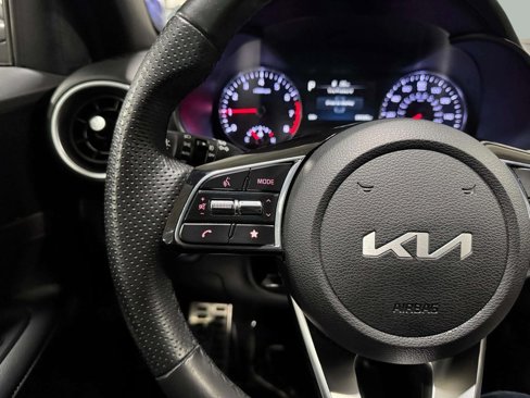Used 2022 Kia Forte GT-Line image 11