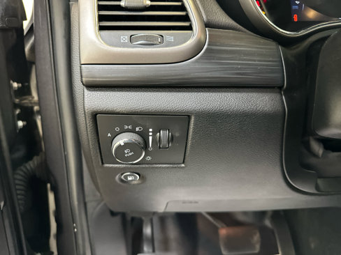 Used 2020 Jeep Grand Cherokee Altitude image 22