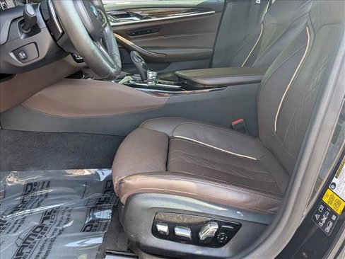 Used 2019 BMW 530i xDrive w/ M Sport Package image 11
