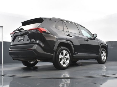 Used 2020 Toyota RAV4 XLE image 23
