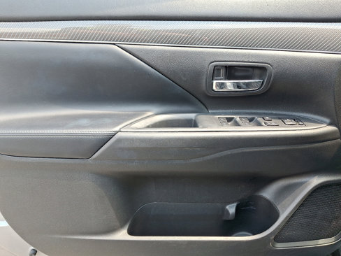Used 2020 Mitsubishi Outlander ES image 13