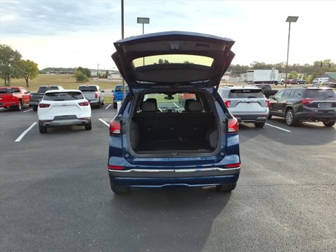Used 2022 Chevrolet Equinox RS w/ LPO, Floor Liner Package image 6