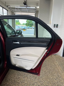 Used 2016 Chrysler 300 Limited image 16
