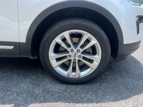 Used 2019 Ford Explorer XLT w/ Equipment Group 202A image 11