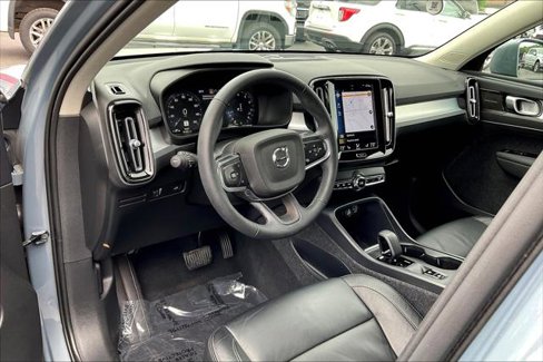 Used 2022 Volvo XC40 T5 Momentum image 15