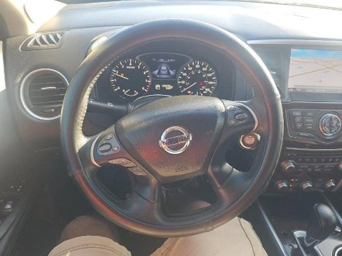 Used 2015 Nissan Pathfinder Platinum w/ Family Entertainment Package image 5