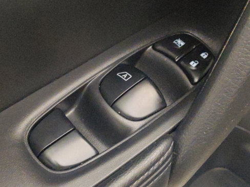Used 2015 Nissan Rogue S image 27