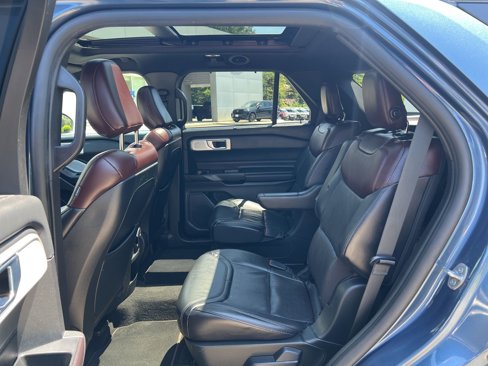 Used 2020 Ford Explorer Platinum w/ Premium Technology Package image 16