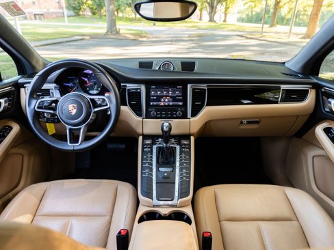 Used 2018 Porsche Macan Sport Edition image 2