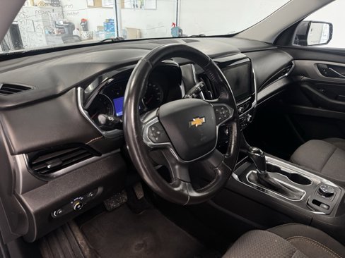 Used 2020 Chevrolet Traverse LT image 12