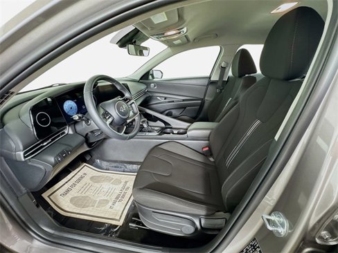 Used 2023 Hyundai Elantra SEL w/ Convenience Package image 21
