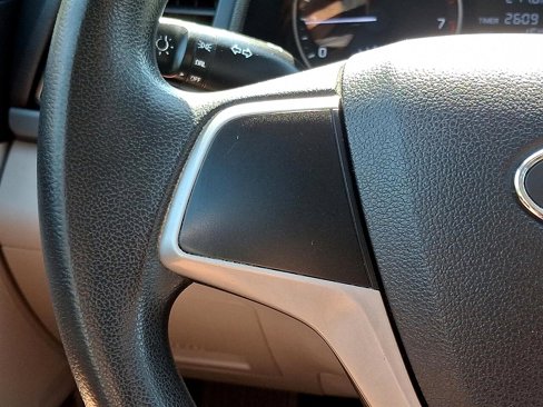 Used 2017 Hyundai Elantra SE image 22