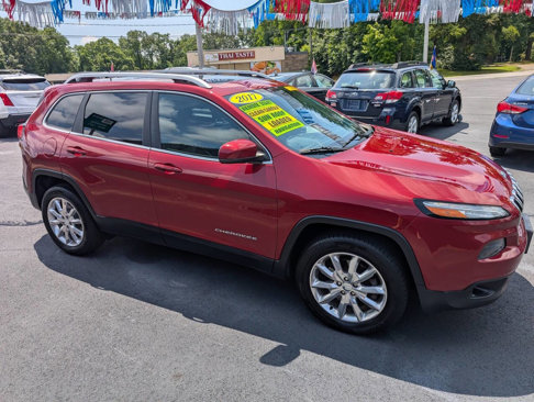 Used 2017 Jeep Cherokee Limited image 2