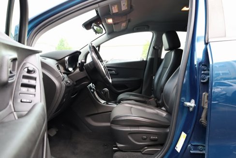 Used 2020 Chevrolet Trax LT w/ Driver Confidence Package image 12