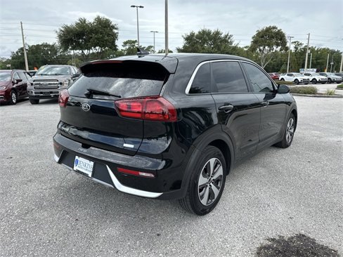 Used 2017 Kia Niro FE image 4