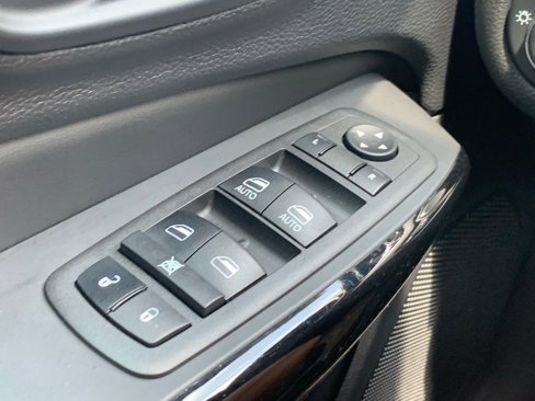Used 2023 Jeep Cherokee Altitude Lux w/ Lux Elite Package image 10