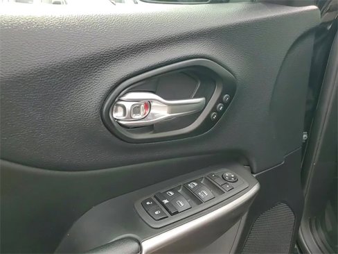 Used 2022 Jeep Cherokee Limited image 13