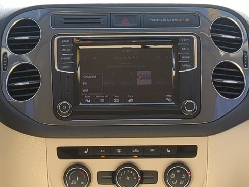 Used 2017 Volkswagen Tiguan S image 24