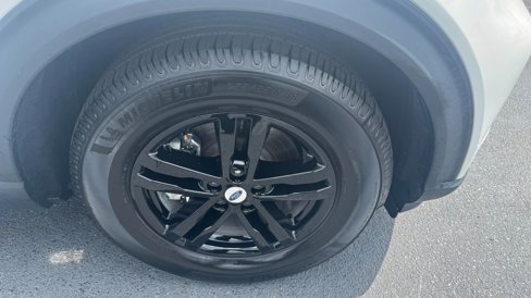 Certified 2022 Ford Explorer XLT w/ Equipment Group 202A image 4