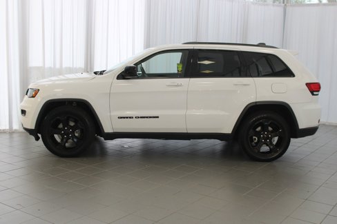 Used 2020 Jeep Grand Cherokee Laredo image 2