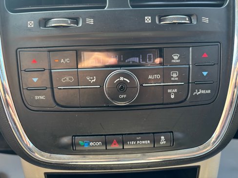 Used 2016 Chrysler Town & Country Touring image 37