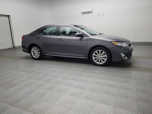Used 2014 Toyota Camry XLE image 11
