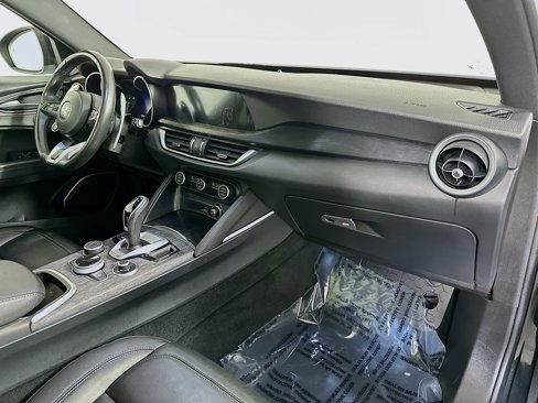 Used 2022 Alfa Romeo Stelvio Sprint image 29