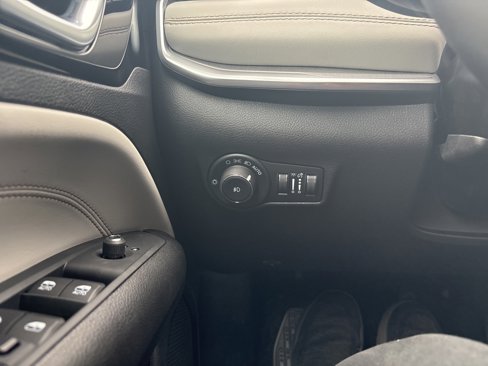 New 2025 Jeep Compass Limited image 9