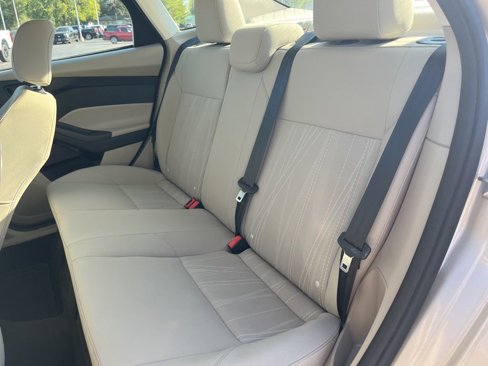 Used 2017 Ford Focus SE w/ Cold Weather Package image 13