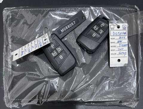 Used 2024 Volkswagen Tiguan SE w/ Panoramic Sunroof Package image 48