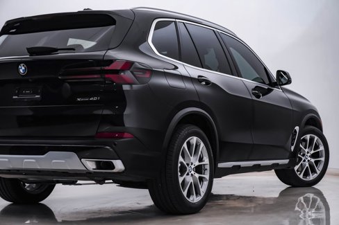 Used 2025 BMW X5 xDrive40i w/ Parking Assistance Package image 10
