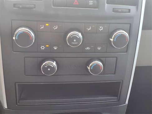 Used 2010 Dodge Grand Caravan SE image 19