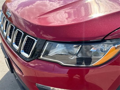 Used 2018 Jeep Compass Latitude image 10
