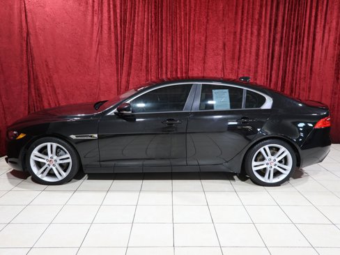 Used 2017 Jaguar XE Premium image 4