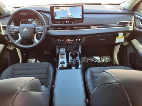 New 2025 Mitsubishi Outlander SE image 11