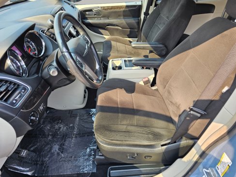 Used 2013 Chrysler Town & Country Touring image 21