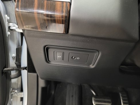 Used 2016 Land Rover Range Rover Supercharged image 10