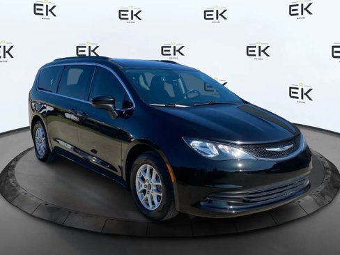 Used 2020 Chrysler Voyager Lxi image 1
