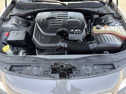 Used 2018 Chrysler 300 Touring w/ Driver Convenience Group image 11