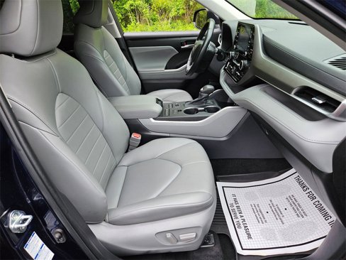 Used 2022 Toyota Highlander XLE image 26
