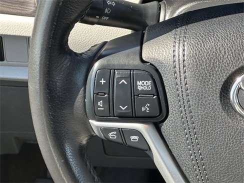 Used 2016 Toyota Sienna XLE image 12