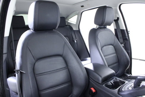 Used 2018 Jaguar E-PACE SE image 19