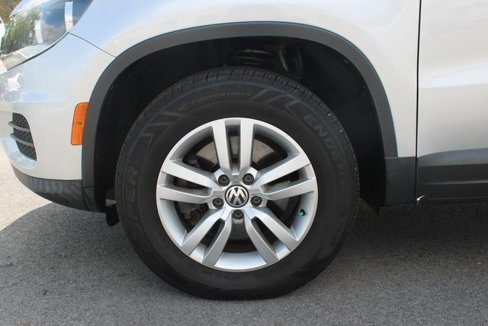 Used 2017 Volkswagen Tiguan S image 37