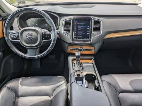 Certified 2022 Volvo XC90 T6 Momentum w/ Climate Package image 15