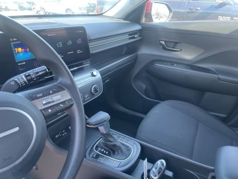 Used 2025 Hyundai Kona SE image 11