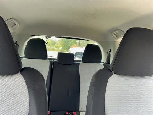 Used 2013 Toyota Yaris L image 13