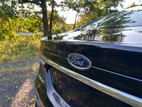 Used 2017 Ford Fusion SE w/ Fusion SE Technology Package image 9